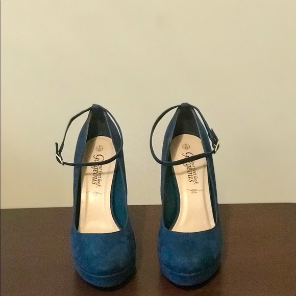 Teal colored heels - Picture 2 of 4